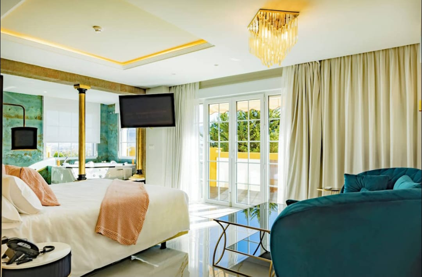 Hotel con jacuzzi en Valjala